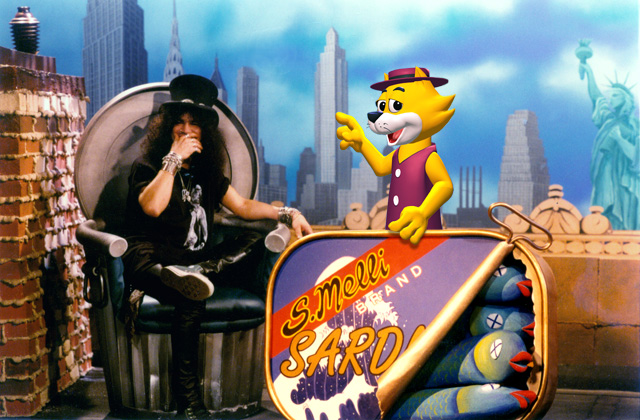 Screenshot of Top Cat interviewing Slash.