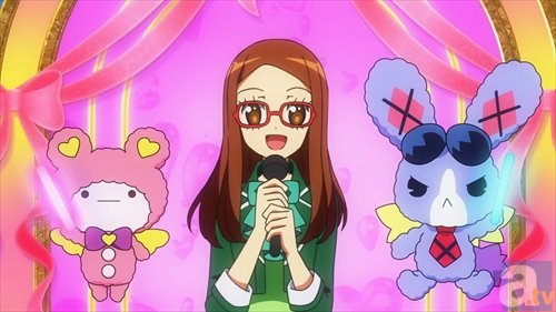 File:Meganee instructing the audience to cheer for the idols.jpg