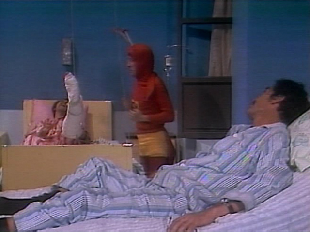 El Chapulín Colorado: No por mucho amenazar, nos madrugan más temprano (1974) - El Chapulín Colorado (partially lost Mexican sitcom TV series; 1973-1979)‎‎