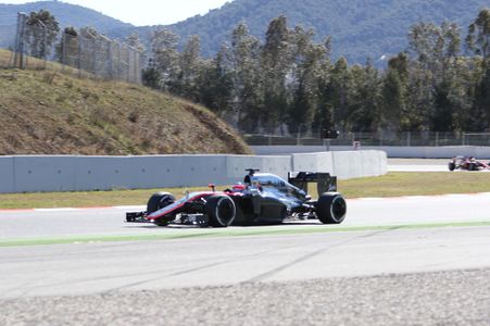 Alonso negotiating Turn 3.