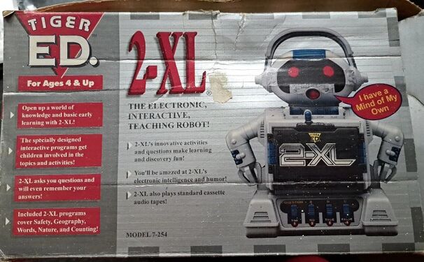 Image #6 of the box for the "Tiger Ed." release of the Tiger 2-XL robot in the UK (taken from eBay listing).