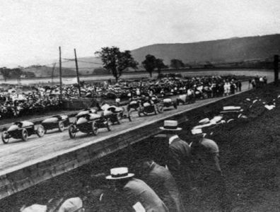 The 1919 race line-up.