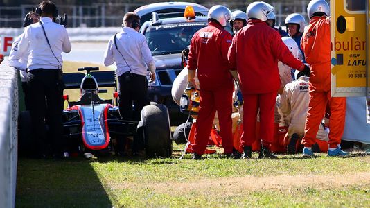 Medical crew after having gotten Alonso out of the car and administrated first aid.