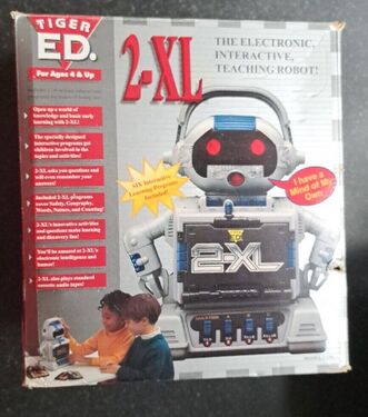 Image #1 of the box for the "Tiger Ed." release of the Tiger 2-XL robot in the UK (taken from eBay listing).