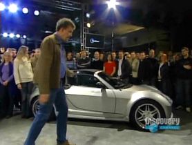 A screen capture of the Smart Roadster from the 11th episode.