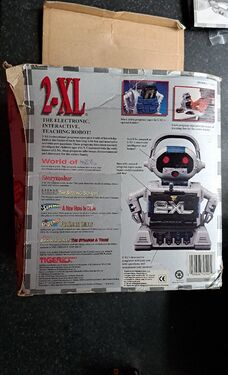 Image #2 of the box for the "Tiger Ed." release of the Tiger 2-XL robot in the UK (taken from eBay listing).