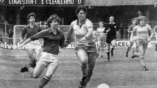 Linda Curl (right) battling the opposition for the ball.