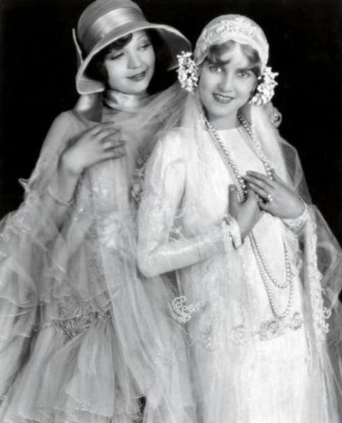 File:Alice White and Ruth Taylor GPB 1928.jpg