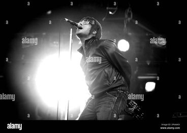 Lead-singer-of-pop-band-oasis-liam-gallagher-performing-at-finsbury-park-last-night8-july-2002-photo-andy-paradise-2FKA6KX.jpg