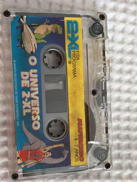 "O Universo de 2-XL", one of the tapes released for the 2-XL robot in Brazil (taken from a enjoei.com.br listing).