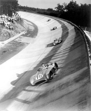The race was the first to utilise Monza's oval section.