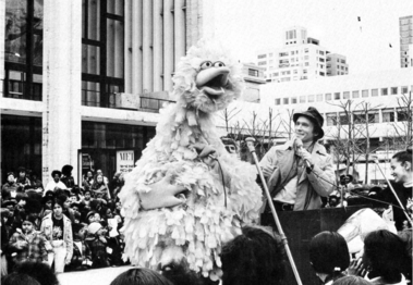 Big Bird with Dick Cavett at the Feeling Good Health Festival[5].