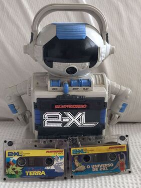 The Playtronic release of the 2-XL robot in Brazil (taken from a enjoei.com.br listing).