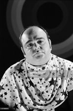 James Coco on the set of the episode "Super Plastic Elastic Goggles".